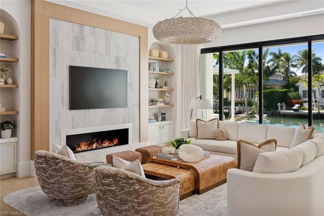 1990 7th ST S, Naples, FL 34102