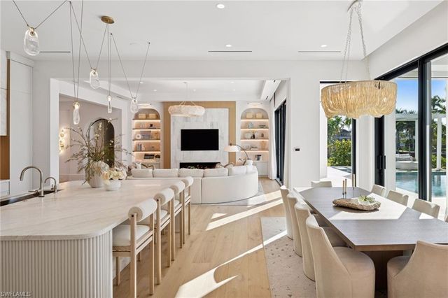 1990 7th ST S, Naples, FL 34102