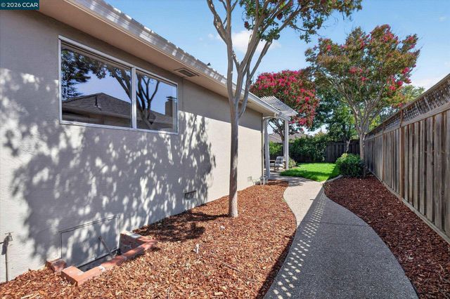 38675 Alma St, Fremont, CA 94536