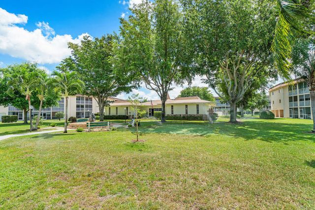 400 VILLAGE GREEN Circle W 102, Palm Springs, FL 33461