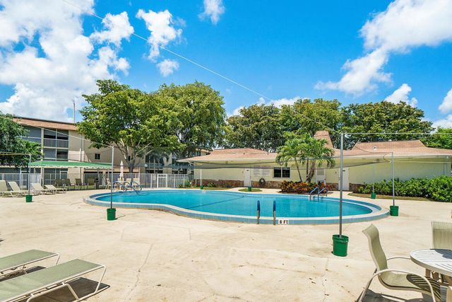 400 VILLAGE GREEN Circle W 102, Palm Springs, FL 33461