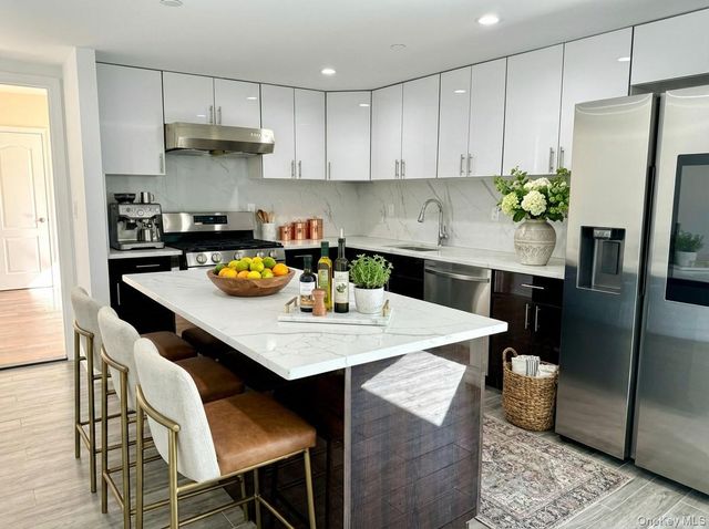 65-18 Austin St, Rego Park, NY 11374