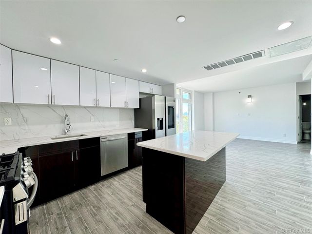 65-18 Austin St, Rego Park, NY 11374