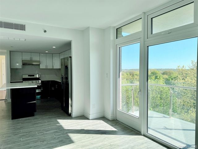 65-18 Austin St, Rego Park, NY 11374