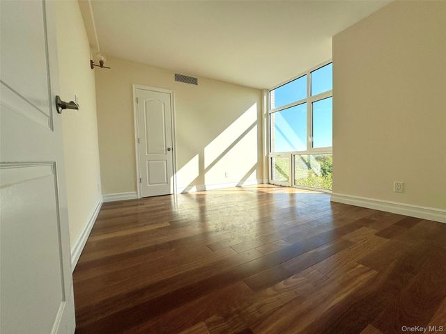 65-18 Austin St, Rego Park, NY 11374