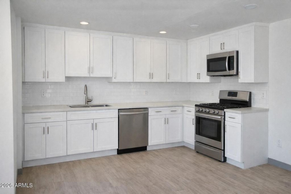 Image 2 of property listing at 3436 E ACOMA Drive, Phoenix, AZ 85032