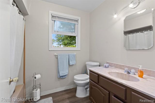 8483 Beatrice, Westland, MI 48185