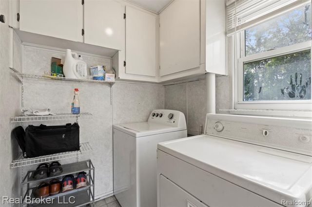 8483 Beatrice, Westland, MI 48185