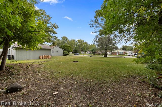 8483 Beatrice, Westland, MI 48185