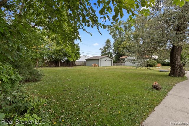 8483 Beatrice, Westland, MI 48185