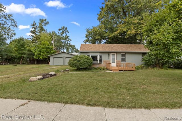 8483 Beatrice, Westland, MI 48185