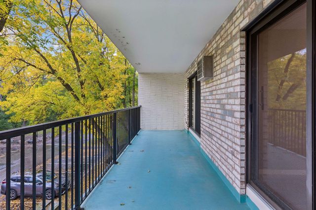 10531 Cedar Lake Road 415, Minnetonka, MN 55305