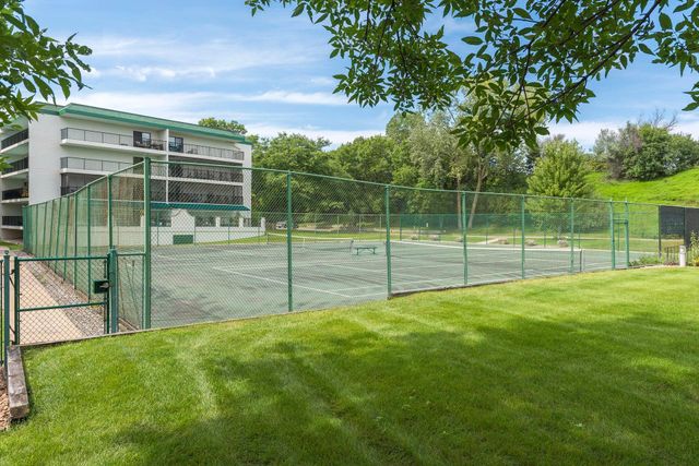 10531 Cedar Lake Road 415, Minnetonka, MN 55305