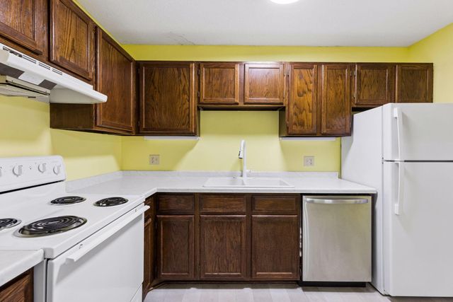 10531 Cedar Lake Road 415, Minnetonka, MN 55305