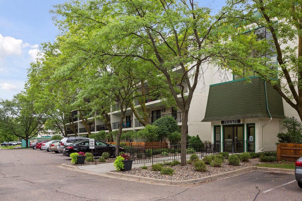 10531 Cedar Lake Road 415, Minnetonka, MN 55305 — photo 3