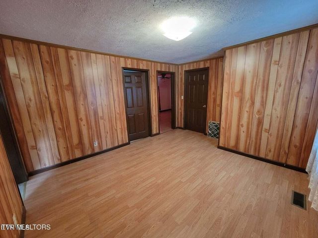 183 Rough House Hollow Road, Mooresburg, TN 37811