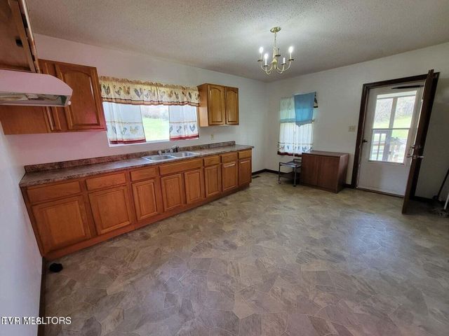 183 Rough House Hollow Road, Mooresburg, TN 37811