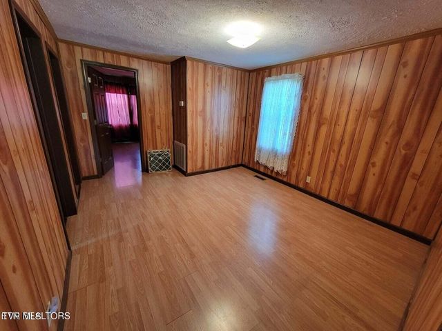 183 Rough House Hollow Road, Mooresburg, TN 37811