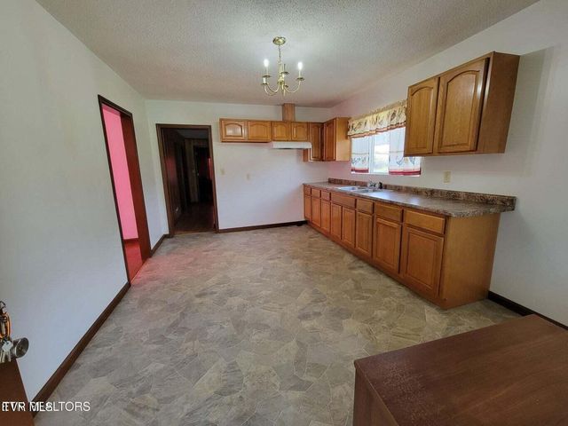 183 Rough House Hollow Road, Mooresburg, TN 37811