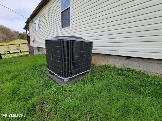 183 Rough House Hollow Road, Mooresburg, TN 37811