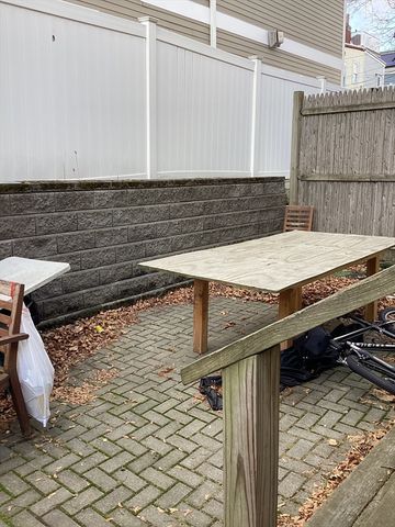 27 Jenkins St, Boston, MA 02127