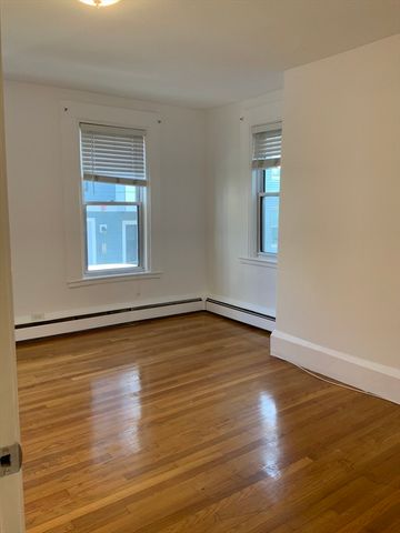 27 Jenkins St, Boston, MA 02127