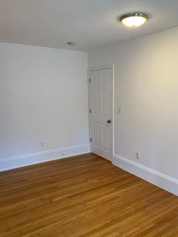 27 Jenkins St, Boston, MA 02127