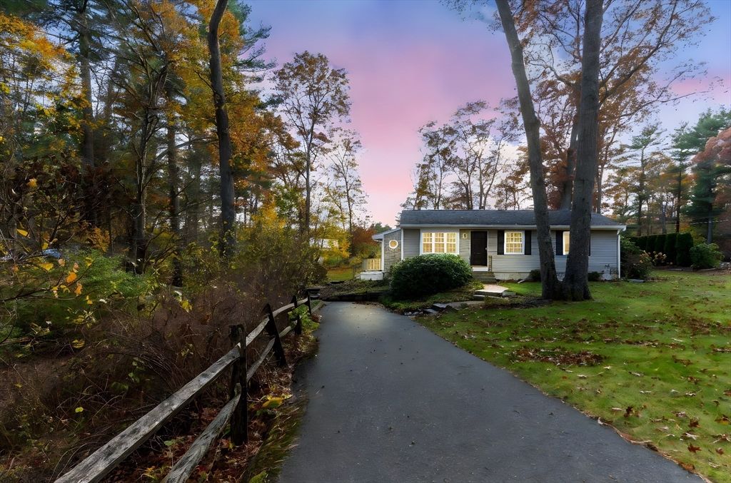 9 Marion Rd, Middleboro, MA 02346