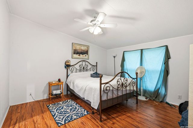 216 OAK GRV, La Vernia, TX 78121