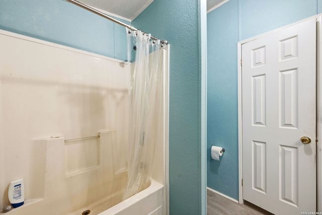 216 OAK GRV, La Vernia, TX 78121