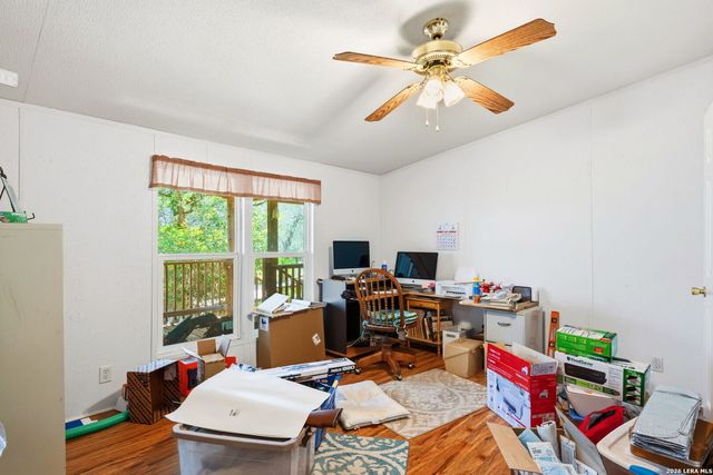 216 OAK GRV, La Vernia, TX 78121