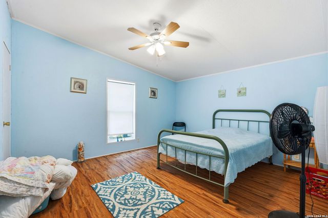 216 OAK GRV, La Vernia, TX 78121