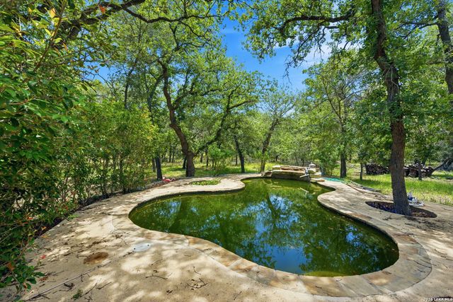216 OAK GRV, La Vernia, TX 78121