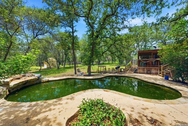 216 OAK GRV, La Vernia, TX 78121
