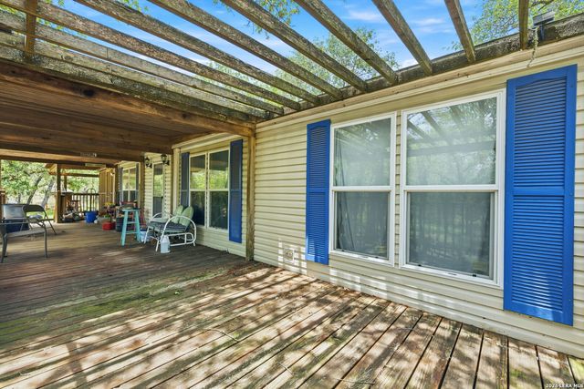 216 OAK GRV, La Vernia, TX 78121
