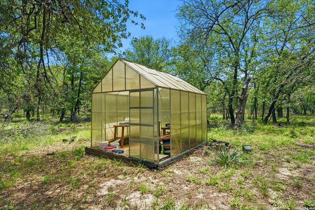 216 OAK GRV, La Vernia, TX 78121