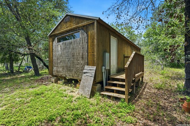 216 OAK GRV, La Vernia, TX 78121