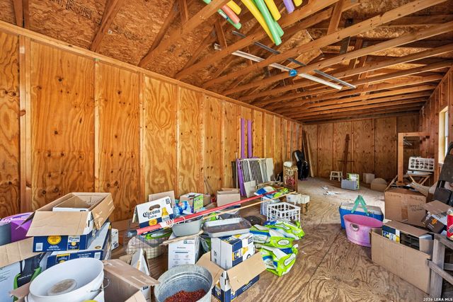 216 OAK GRV, La Vernia, TX 78121