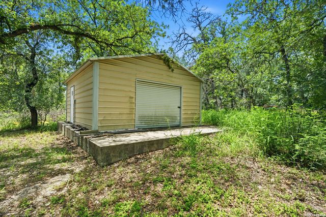 216 OAK GRV, La Vernia, TX 78121