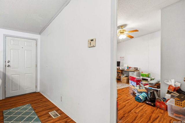 216 OAK GRV, La Vernia, TX 78121