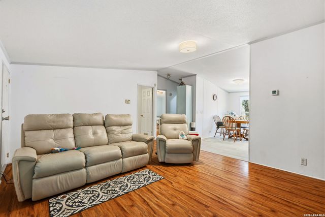 216 OAK GRV, La Vernia, TX 78121