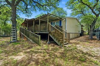216 OAK GRV, La Vernia, TX 78121