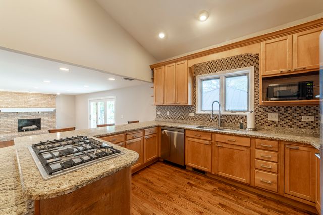 200 N Maple Street, Addison, IL 60101