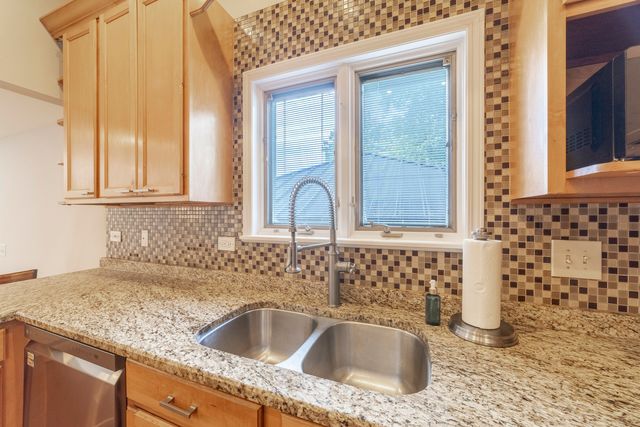 200 N Maple Street, Addison, IL 60101