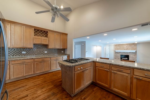 200 N Maple Street, Addison, IL 60101