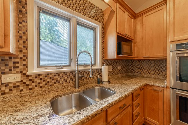 200 N Maple Street, Addison, IL 60101