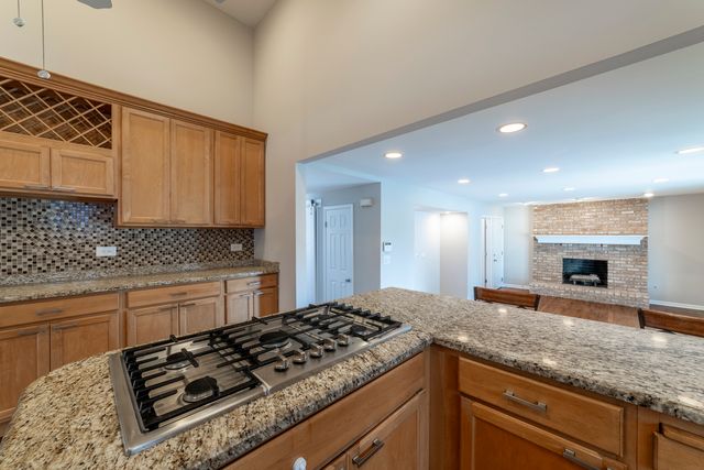 200 N Maple Street, Addison, IL 60101