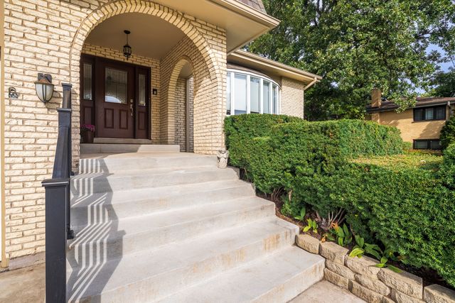200 N Maple Street, Addison, IL 60101