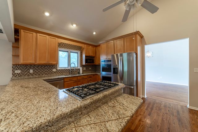 200 N Maple Street, Addison, IL 60101