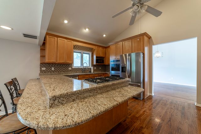 200 N Maple Street, Addison, IL 60101